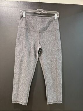 The North Face Heather Gray Cropped Active Capri Leggings